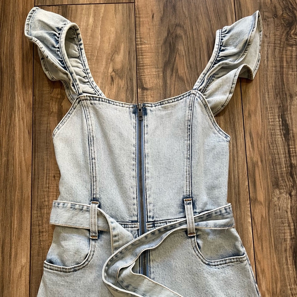 ALICE + OLIVIA Jeans Sleeveless Belted Denim Jumpsuit in Fools Paradise 26 - Picture 10 of 14